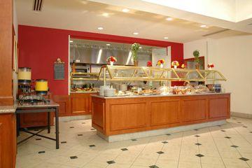 Hilton Garden Airport Hotel 3*