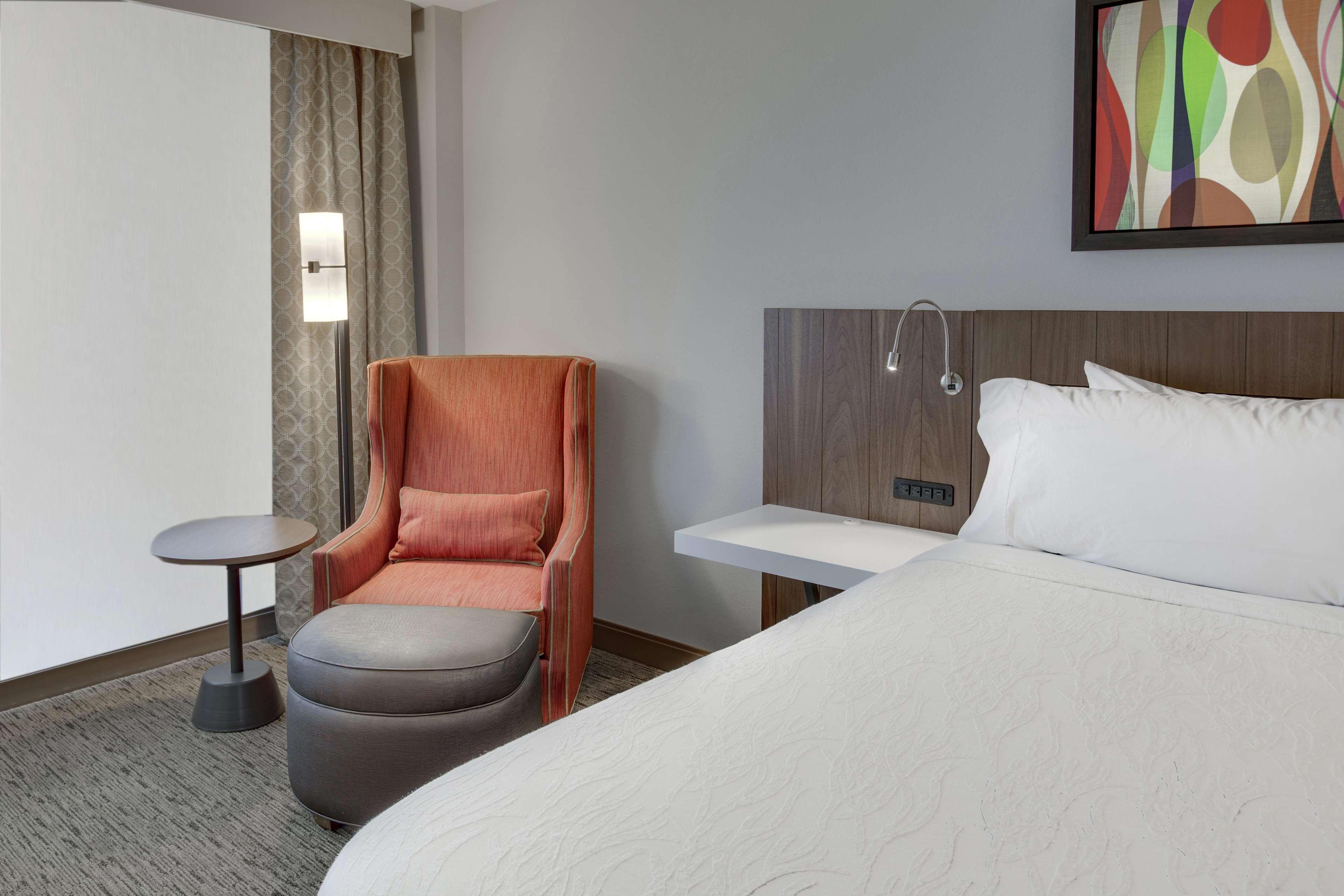 Hilton Garden Airport 3*