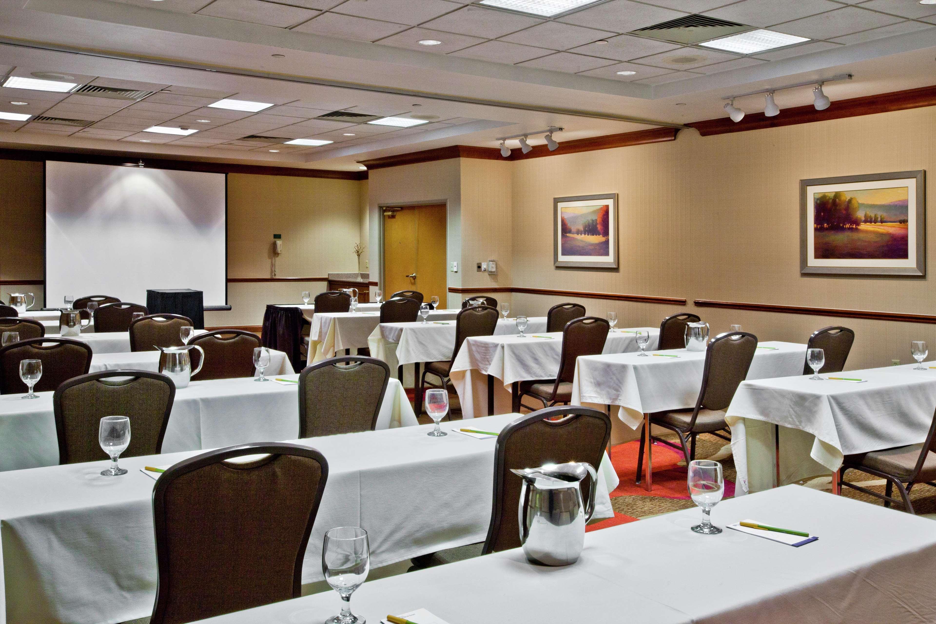 Hotel Hilton Garden Airport 3*