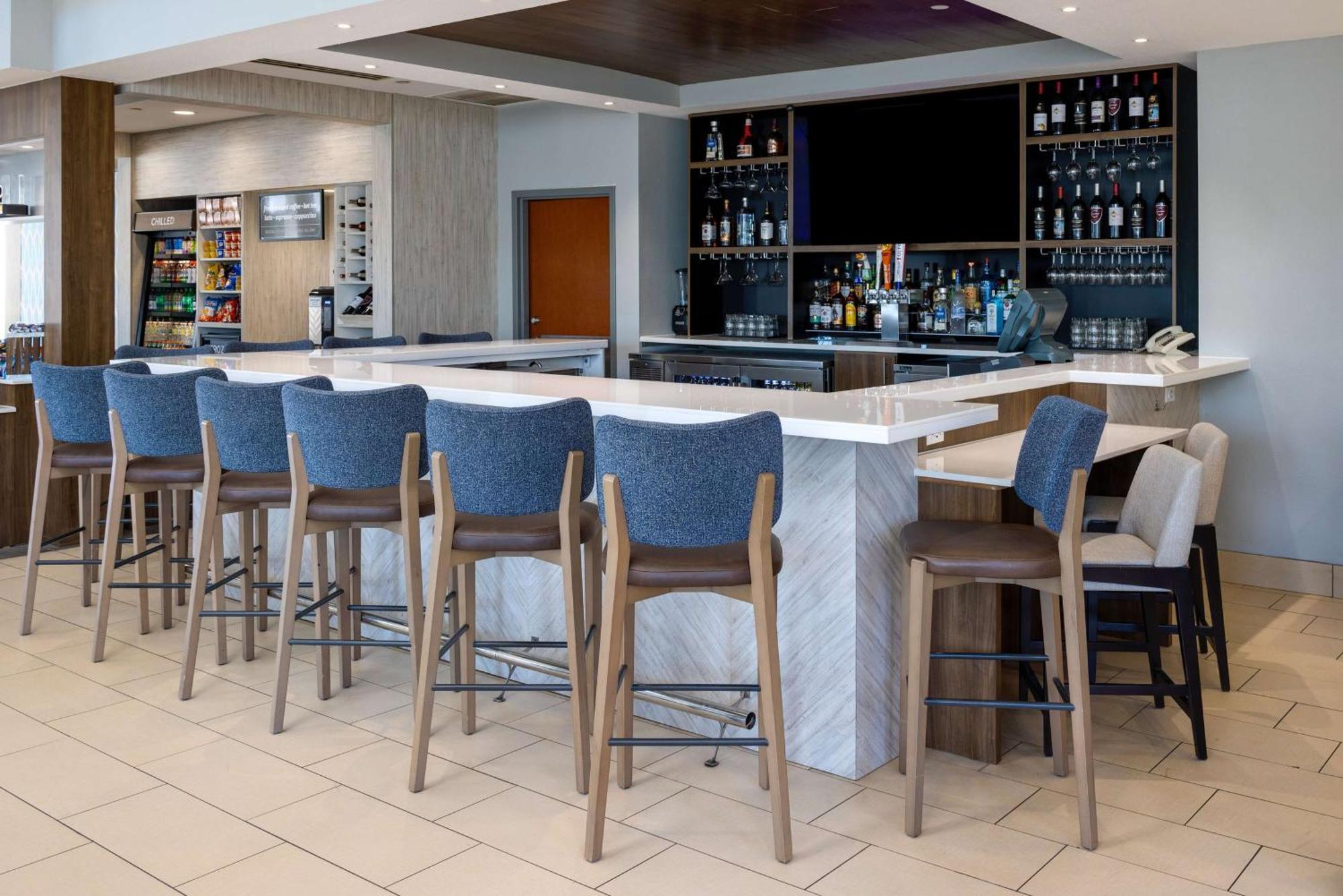 Hilton Garden Airport