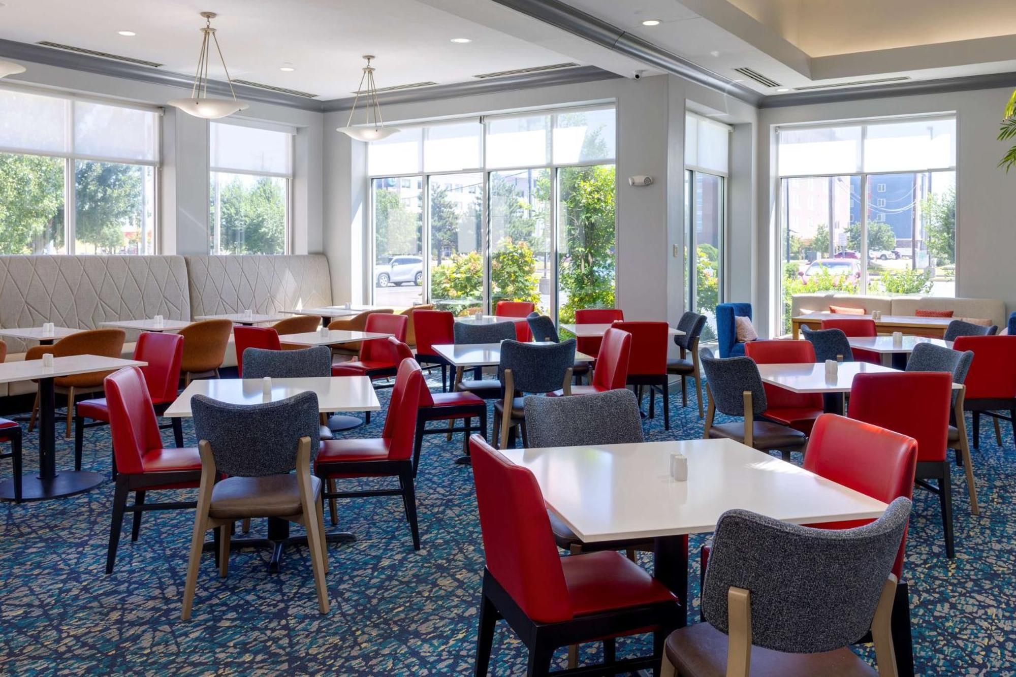 Hotel Hilton Garden Airport 3*