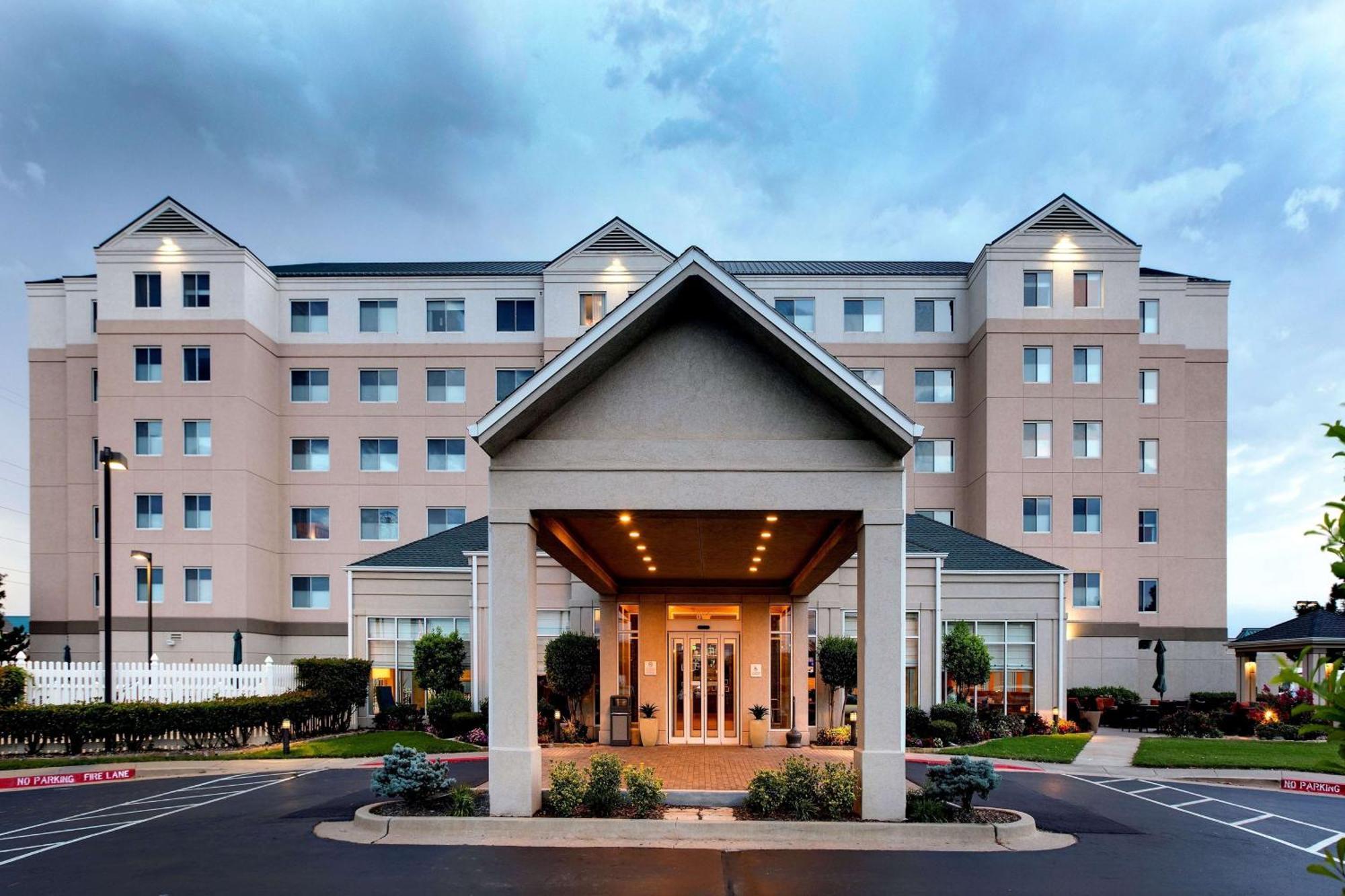Hilton Garden Airport Hotel 3*