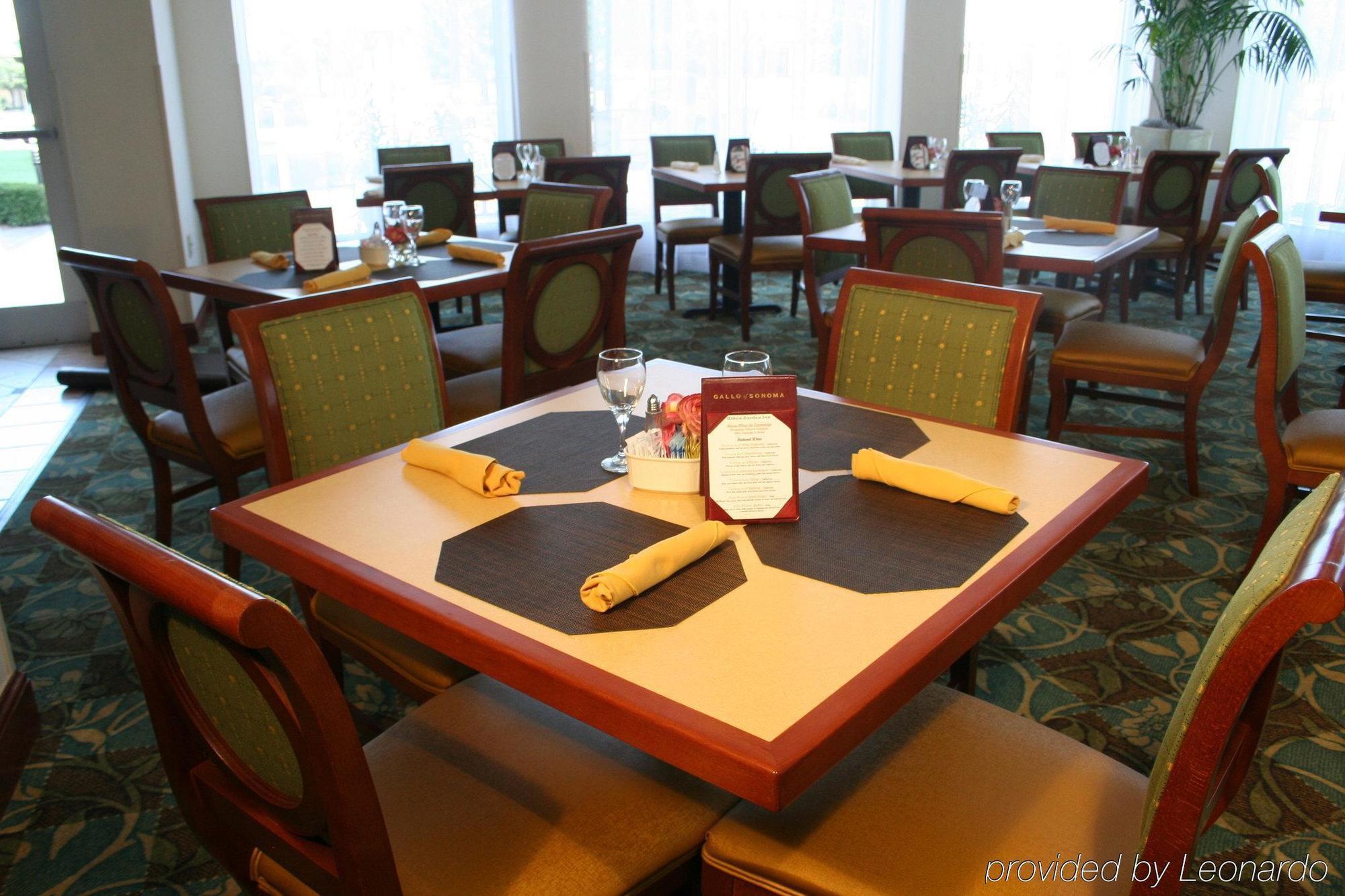 Hilton Garden Airport 3*