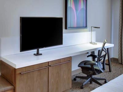 Hilton Garden Airport 3*